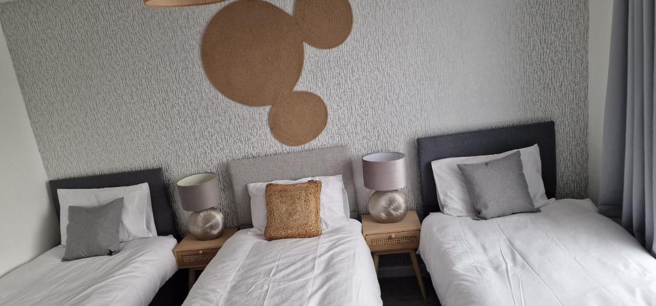 Shm Stays Leicester. Newly Renovated!! 15 Min Drive From City Centre, University. 9 Min Drive To Leicester City Stadium, 5 Min Drive To M1 & M69. 2 Min Walk To Bus Stop. Extérieur photo