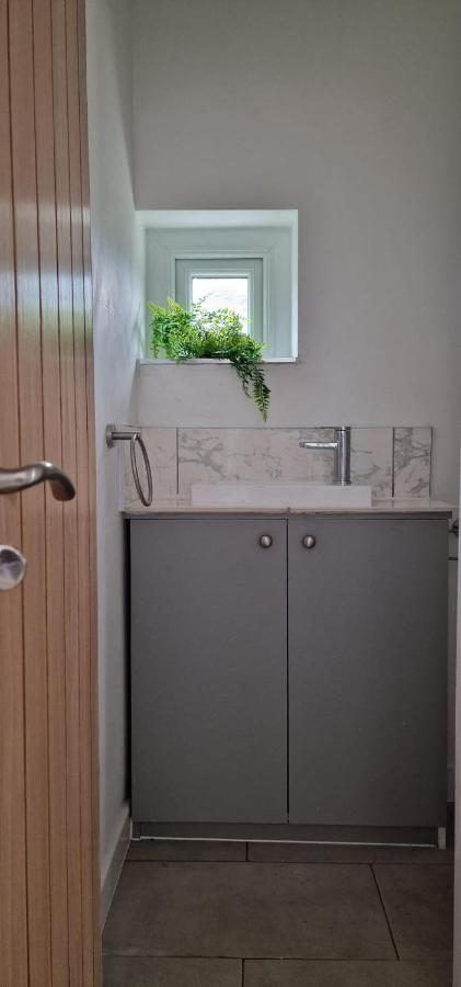 Shm Stays Leicester. Newly Renovated!! 15 Min Drive From City Centre, University. 9 Min Drive To Leicester City Stadium, 5 Min Drive To M1 & M69. 2 Min Walk To Bus Stop. Extérieur photo