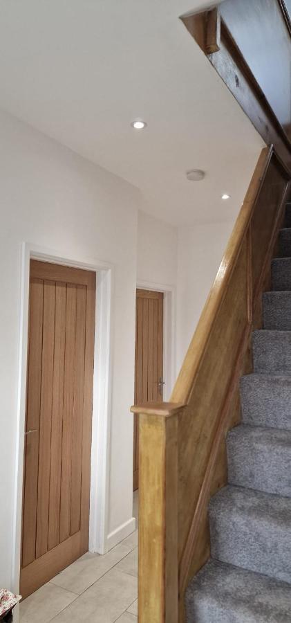 Shm Stays Leicester. Newly Renovated!! 15 Min Drive From City Centre, University. 9 Min Drive To Leicester City Stadium, 5 Min Drive To M1 & M69. 2 Min Walk To Bus Stop. Extérieur photo