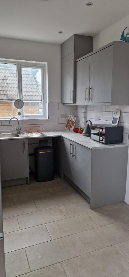 Shm Stays Leicester. Newly Renovated!! 15 Min Drive From City Centre, University. 9 Min Drive To Leicester City Stadium, 5 Min Drive To M1 & M69. 2 Min Walk To Bus Stop. Extérieur photo