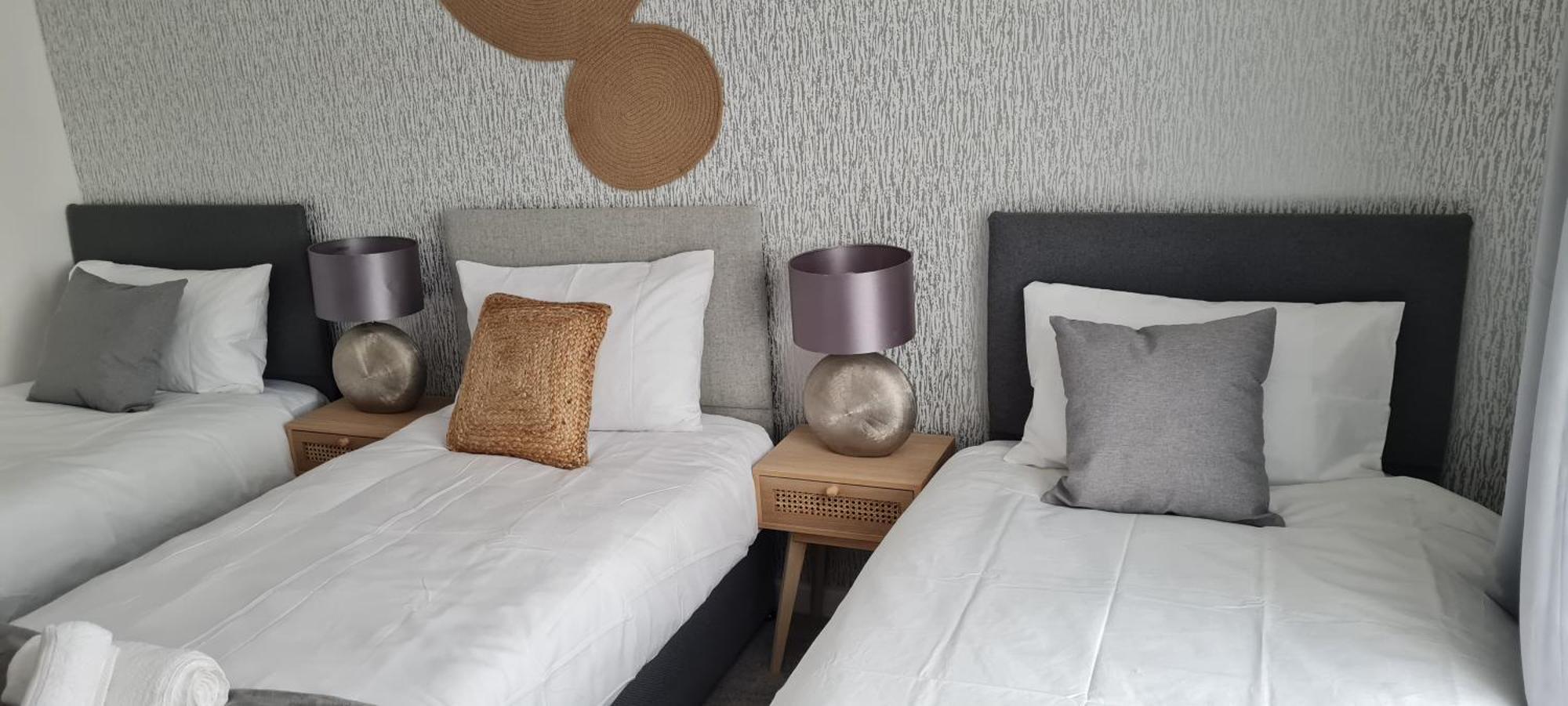 Shm Stays Leicester. Newly Renovated!! 15 Min Drive From City Centre, University. 9 Min Drive To Leicester City Stadium, 5 Min Drive To M1 & M69. 2 Min Walk To Bus Stop. Extérieur photo