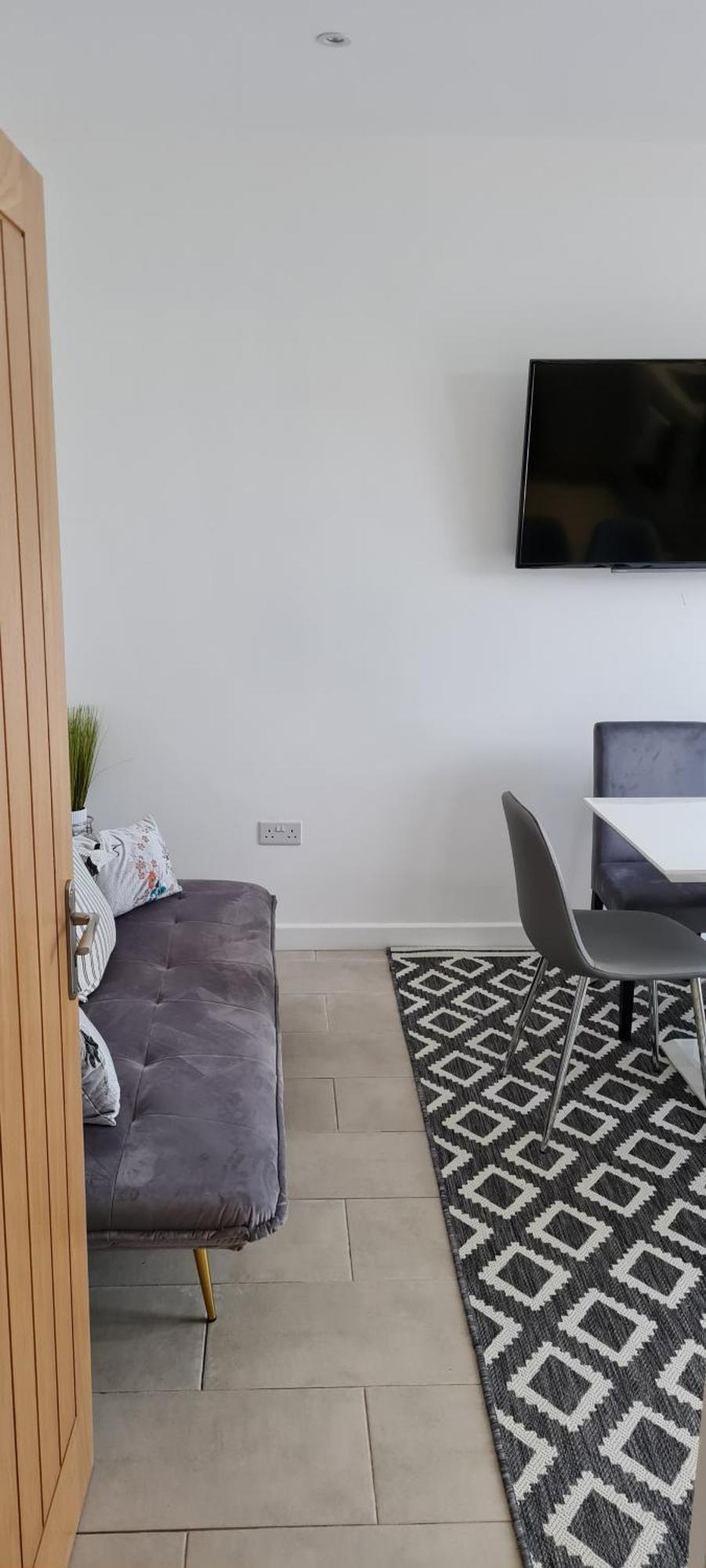 Shm Stays Leicester. Newly Renovated!! 15 Min Drive From City Centre, University. 9 Min Drive To Leicester City Stadium, 5 Min Drive To M1 & M69. 2 Min Walk To Bus Stop. Extérieur photo